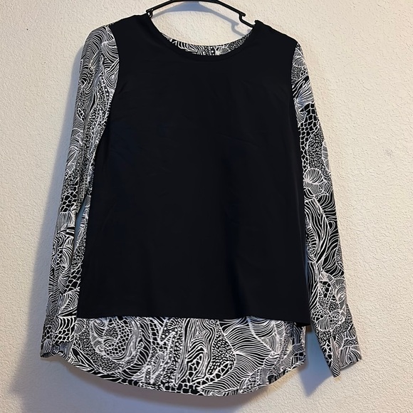 Diane Von Furstenberg Tops - Diane Von Furstenberg Black and White Top